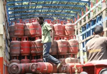 Even with higher penetration, only half of urban slum households use LPG exclusively