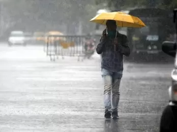 Torrential rain lash Kolkata, many areas waterlogged