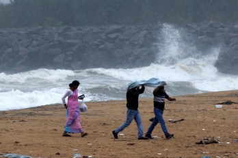 Very severe cyclonic storm Nivar to cross TN/P'cherry coast midnight