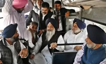 Badal, Akali leaders court arrest in Chandigarh