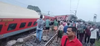 18 Coaches of Howrah-CSMT Express Derail in Jharkhand, 2 Dead and 50 Injured