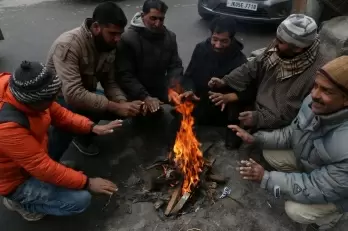 Cold wave continues in Kashmir, Ladakh