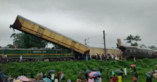 Rail Tragedy in Darjeeling: Kanchanjungha Express Derails, Claiming 5 Lives and Injuring 3